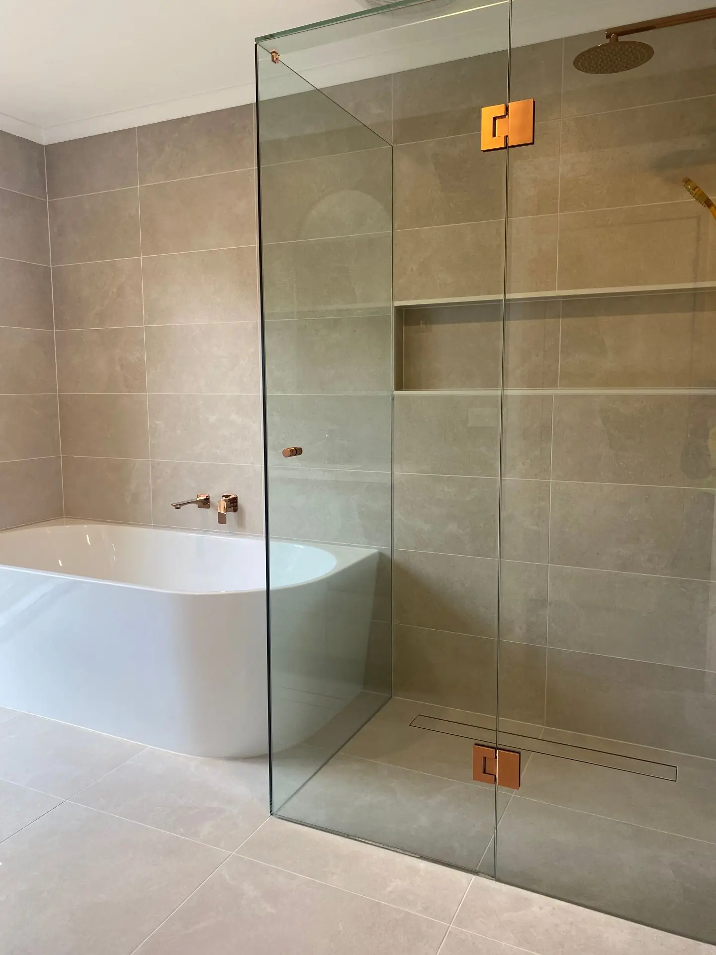 Hawthorn · Ensuite with Freestanding Bath